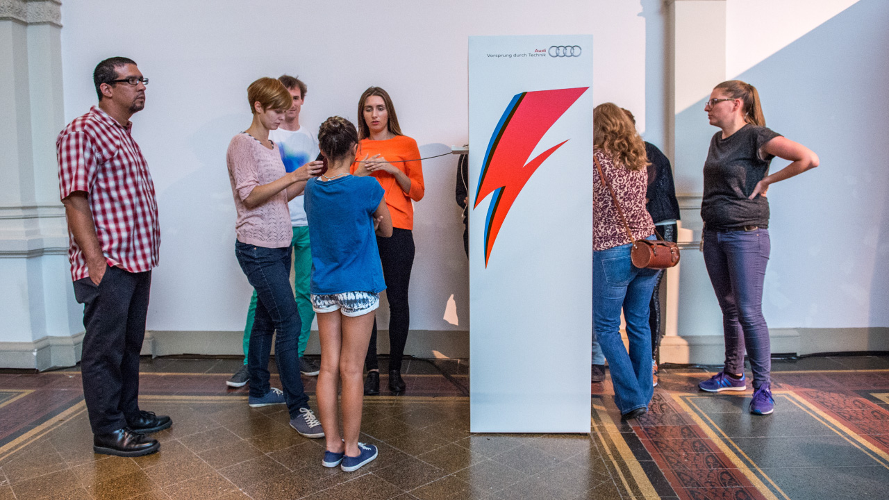 u-matic-tele_David-Bowie-Ausstellung_1